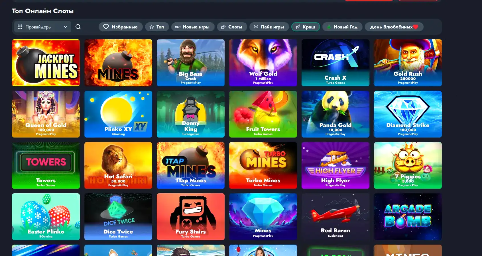 Счастливый победитель Bitzamo с купюрами